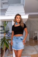 Blusa cropped de tricot com decote a fio feminina Revanche Abatiá PRETO