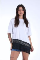 Camiseta Ampla Com Renda Asimétrica Feminina Revanche Vaduz