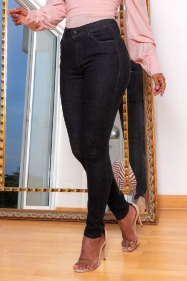 Calça jeans black modeladora com elástico personalizado feminina Revanche Aimorés Preto