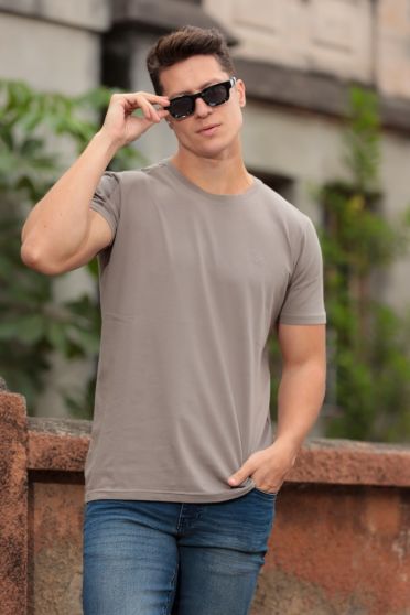 Camiseta Masculina Revanche Leandre CINZA TAUPE