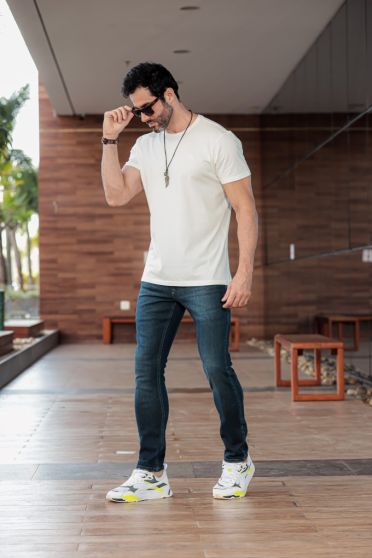 Camiseta Masculina Revanche Leandre CRU