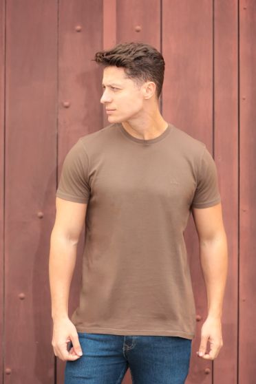 Camiseta Masculina Revanche Leandre MARROM VELHO