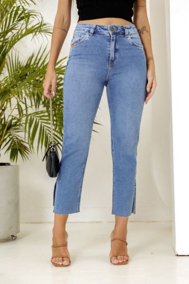 Calça Jeans Cropped Com Barra A Fio e Abertura Feminina Revanche Remila UNICA