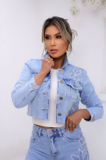 Jaqueta Jeans Cropped Com Apliques Feminina Revanche Buciegas Azul