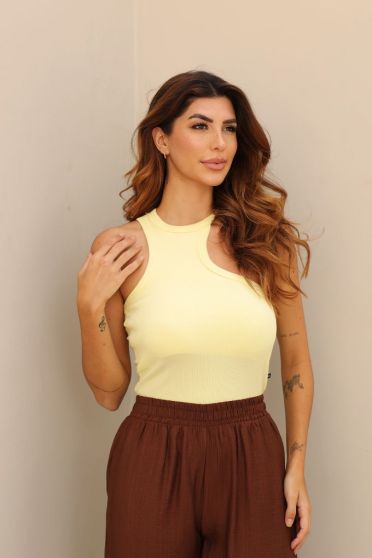 Blusa Cavada Decote Assimétrico Feminino Revanche Armênia AMARELO CLARO