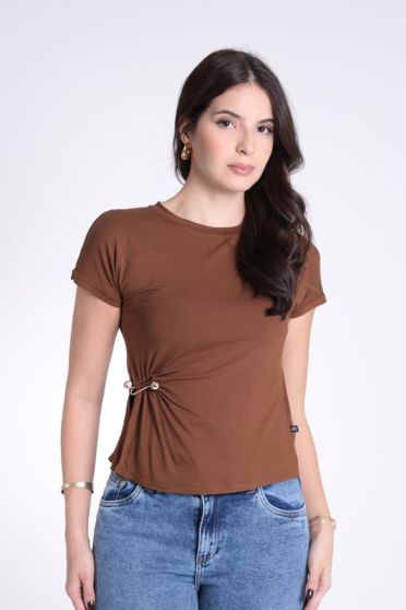 Blusa Com Fenda e Acessorio Feminino Revanche Sardenha MARROM MEDIO