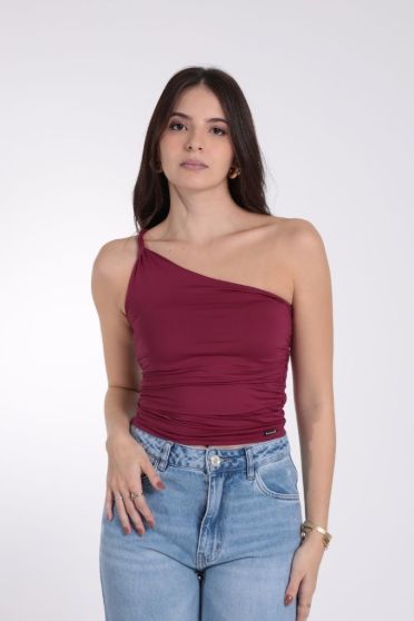 Blusa Feminina Ombro S&oacute; Franzida com Ombro Torcido Revanche Thais VINHO