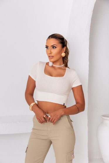 Blusa cropped de tricot com decote a fio feminina Revanche Abatiá OFF WHITE