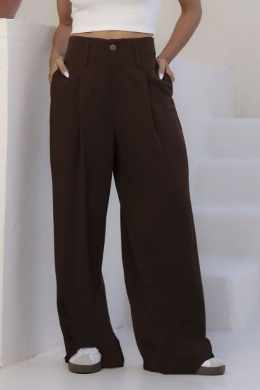 Calça Pantalona Com Prega Bolso Embutido Feminino Revanche Latina MARROM