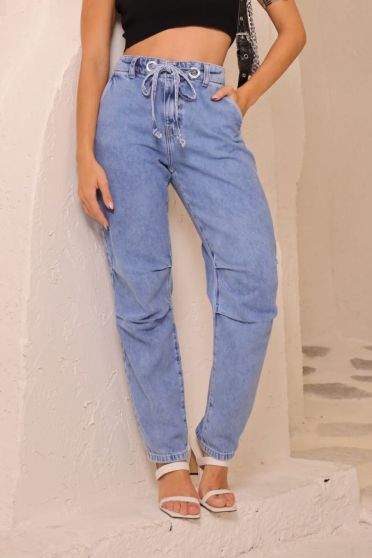 Calça Jeans Mom Com Detalhe e Amarração Feminina Revanche Granera Azul