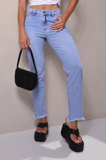 Calça Jeans Reta Fit Com Barra Assimétrica Feminina Revanche Centralia UNICA