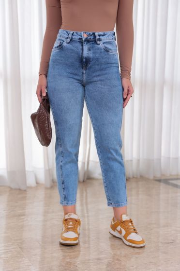 Calça Jeans Reta Com Recortes e Barra Normal Feminino Revanche Amiterno UNICA