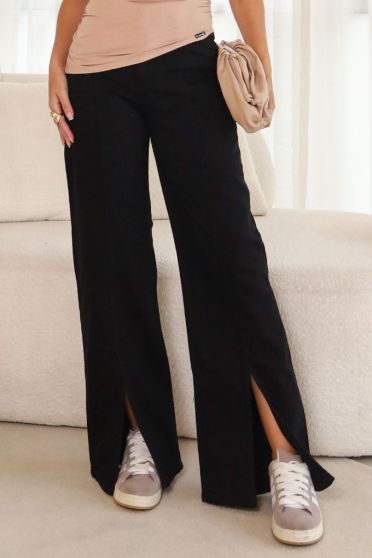 Calça Wide Leg Sarja Recorte e Abertural Frontal Feminino Revanche Zaldapa PRETO