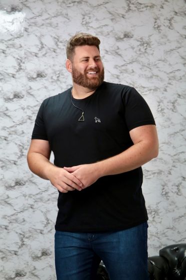 Camiseta Bordada Plus Size Masculina Revanche Medina PRETO