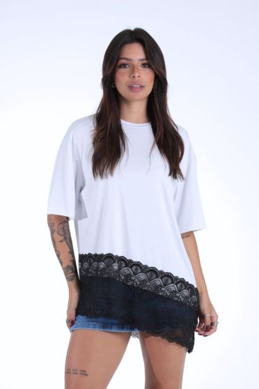 Camiseta Ampla Com Renda Asim&eacute;trica Feminina Revanche Vaduz
