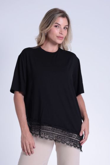 Camiseta Com Barra Assimétrica e Renda Feminina Revanche Valquiria PRETO