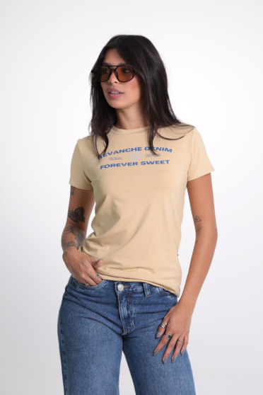 Camiseta Feminina Estampada Manga Curta Forever Sweet Revanche-CT.FEM.00091 AREIA