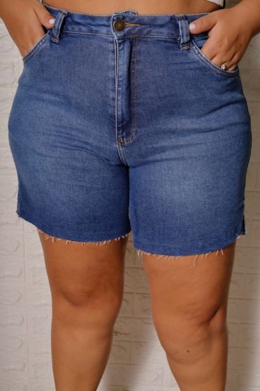 Shorts Jeans Barra Cortada A Fio Com Abertura Curvy Feminina Revanche Guba Azul