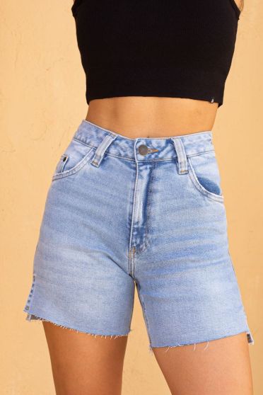Shorts Jeans Com Barra A Fio e Abertura Lateral Feminina Revanche Caatiba Azul