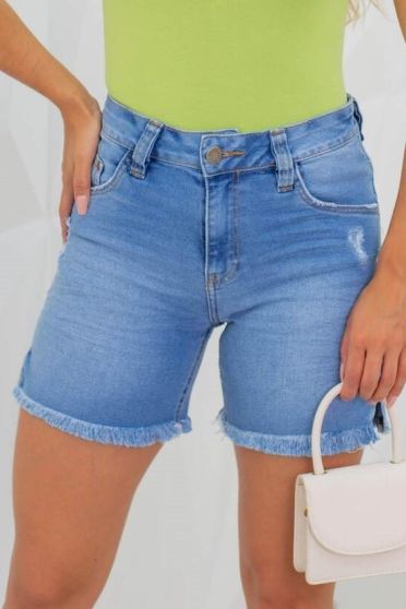 Shorts Jeans Com Barra Desfiada Feminino Revanche Itálica Azul