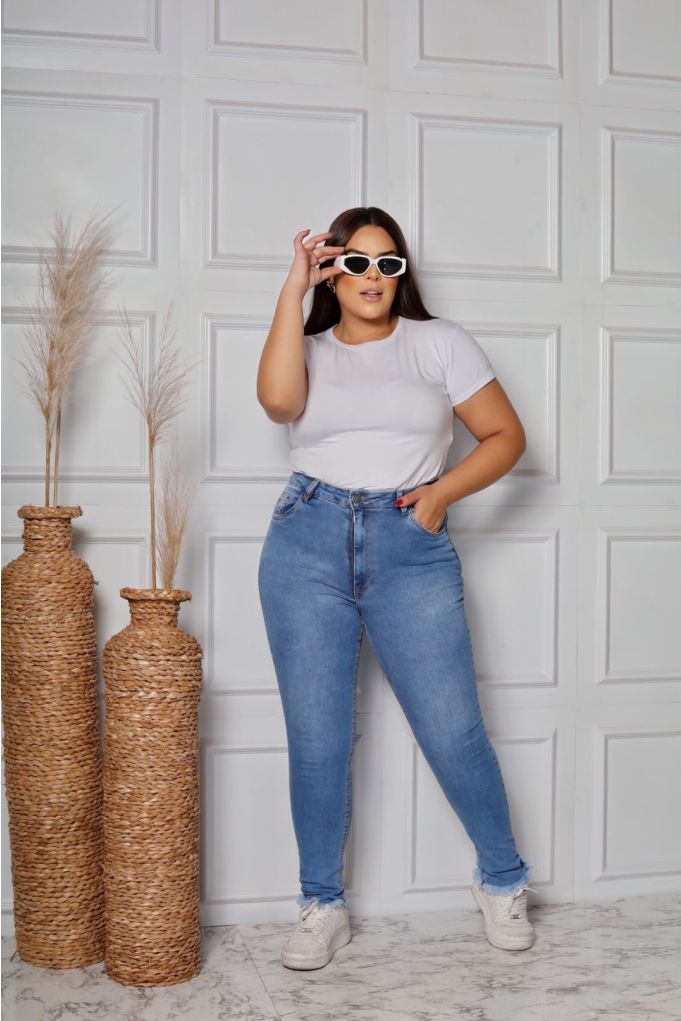 Blusa Zadar BRANCO: Elegância Curvy!