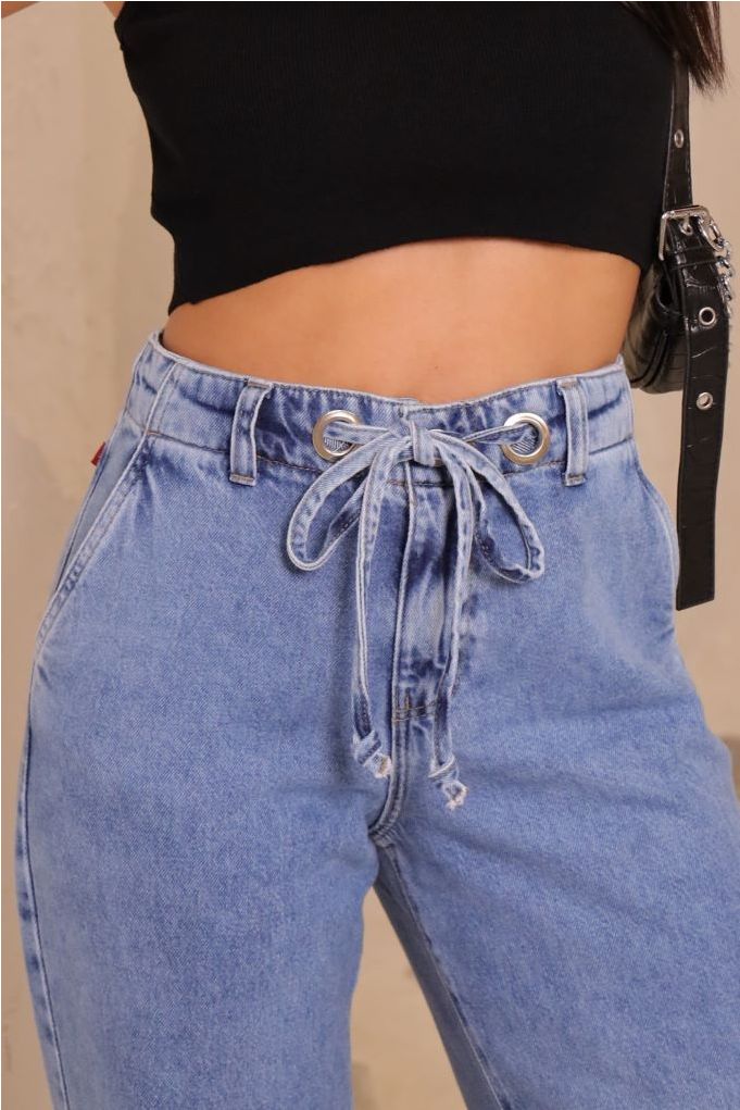 Revanche Jeans Calça Jeans Mom Com Detalhe e Amarração Feminina