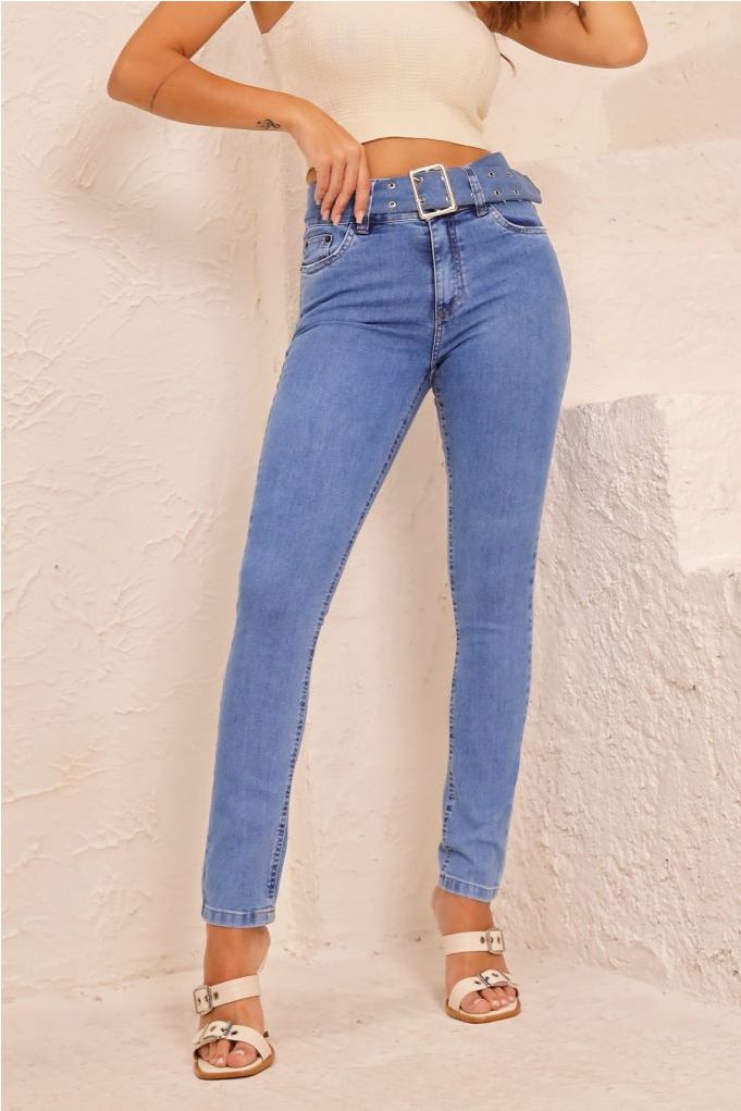 Calça skinny com cinto shop