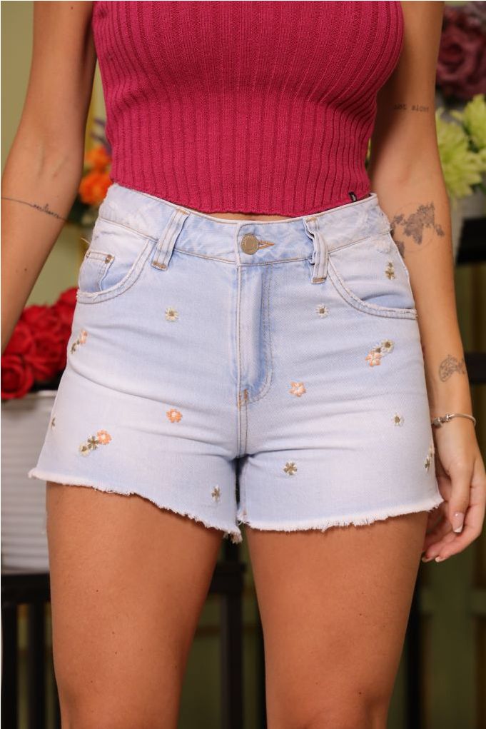 Shorts jeans com bordado e barra desfiada feminina Revanche Bocaina UNICA